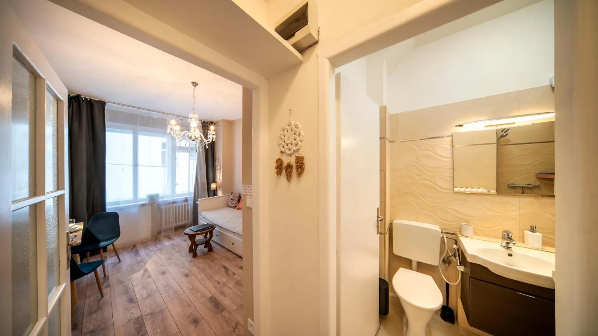 Studio Apartment - Tower Petrin Πράγα